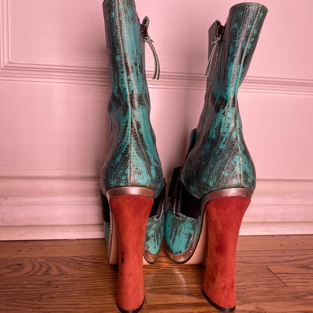 Miu-miu shoes Pavone leather animal
Woman shoes
Great condition
Size 6 - Picture 3 of 5
